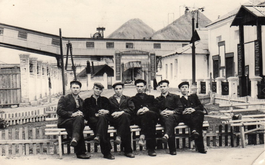 Працівники шахти «Кремінна-Східна», 30-ті роки